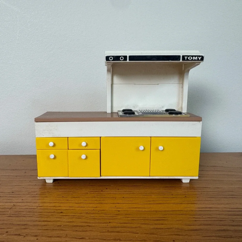 Vintage TOMY Dollhouse Figures Furniture Lot 1970s 1980s 22pc‎